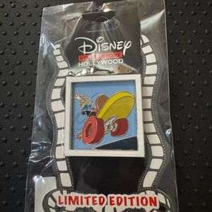 Disney DSSH Goofy Skateboarding Goofy's Family Vacation Pin LE 400 Exclusive
